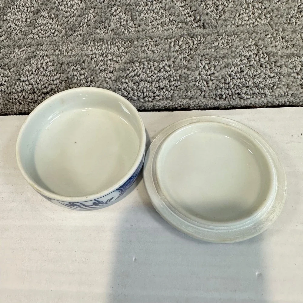 Vintage Blue White Porcelain‎ Trinket Box Round Decorative Jewelry Storage